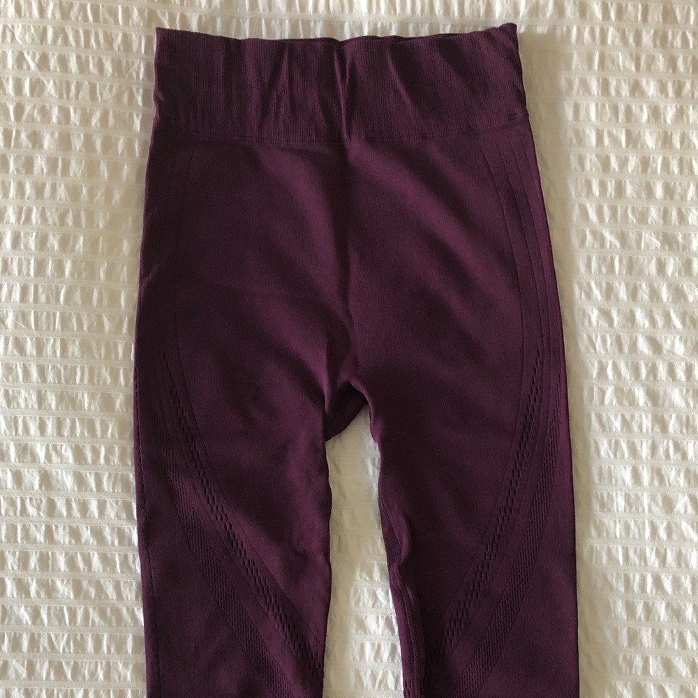 Fabletics seamless crop workout pants